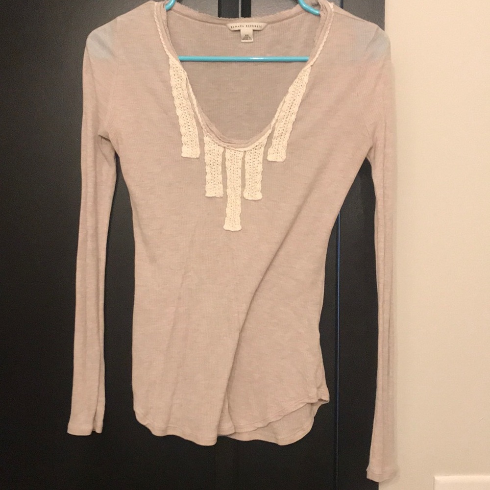 Blush Banana Republic long-sleeves t-shirt.